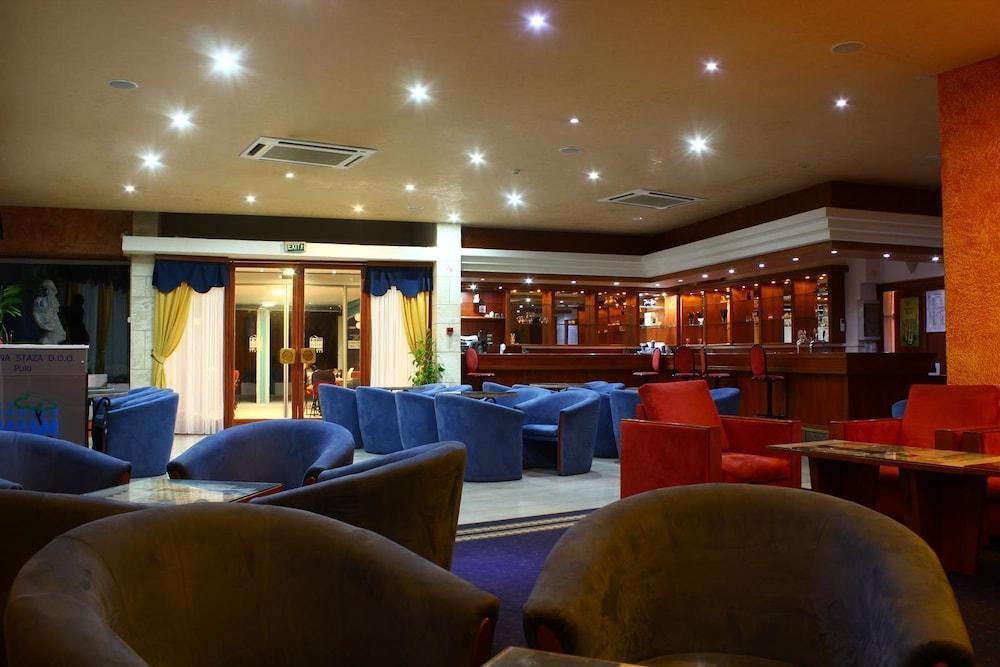 Hotel พูลา ภายนอก รูปภาพ