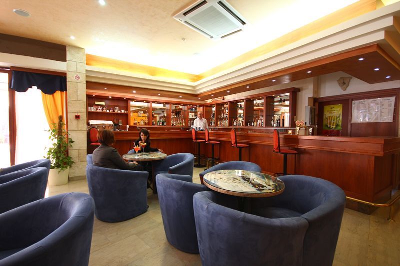 Hotel พูลา ภายนอก รูปภาพ