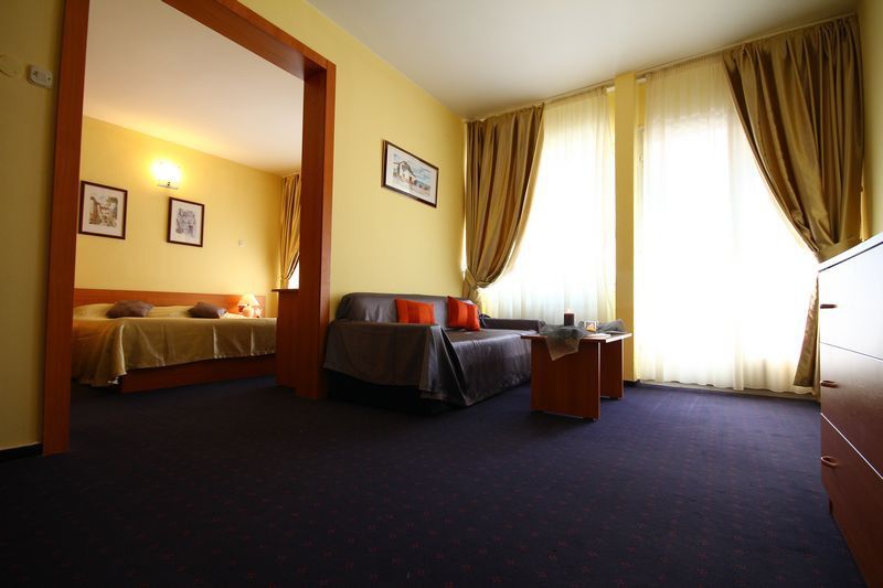 Hotel พูลา ภายนอก รูปภาพ